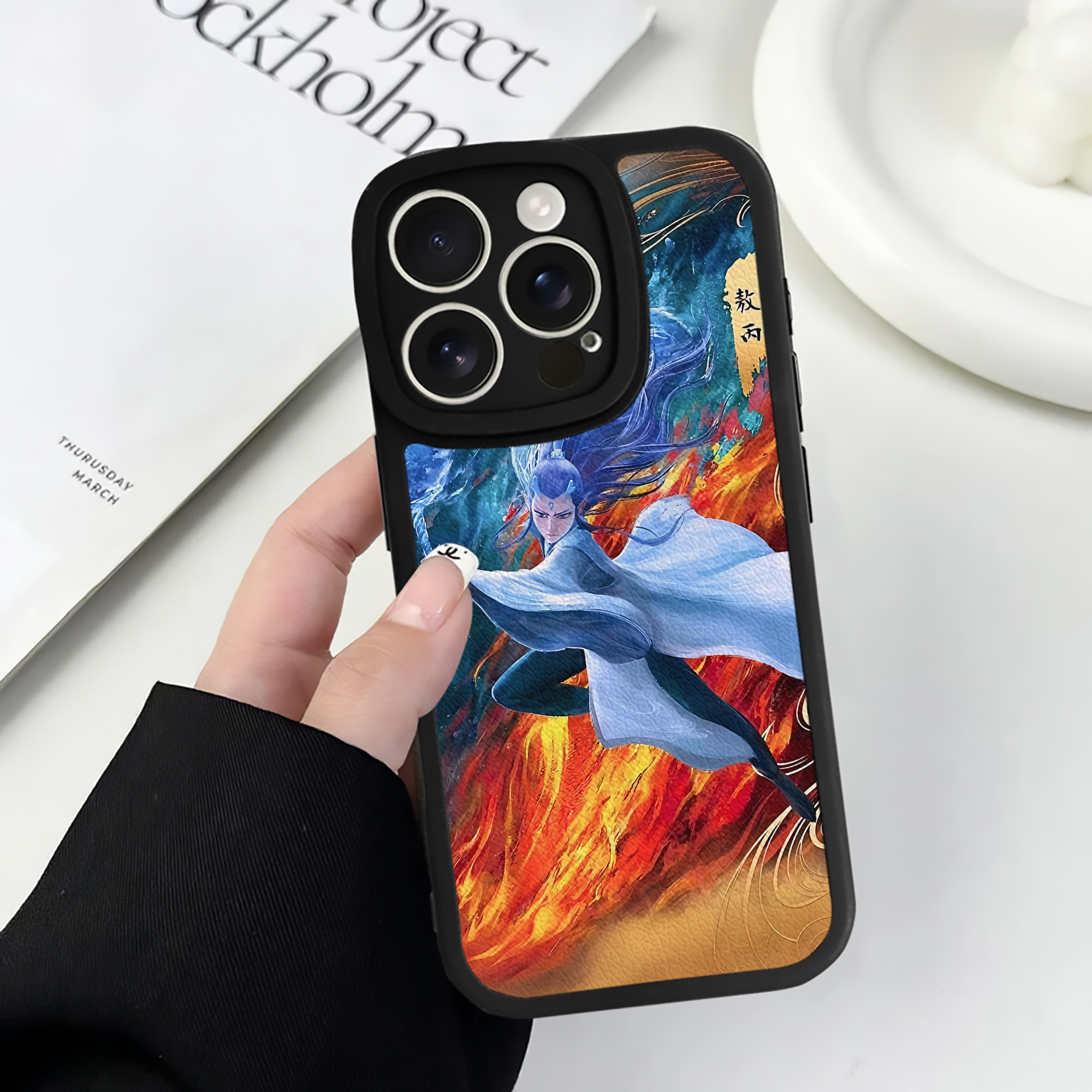 （画像用） Ne Zha 2 ナタ 魔童の大暴れ 【iPhone 16シリーズ対応】シリコンスマホケース（レザー調） 材質：シリコン